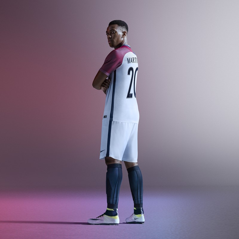 Nikeのミス フランス代表 Euro16の新ユニフォームがお蔵入りに