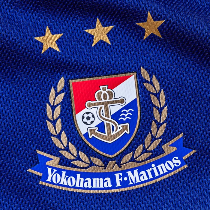 横浜f マリノス 19新ユニフォームを発表 シャツには トリパラ をプリント