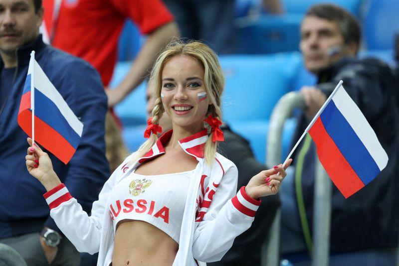 W杯ロシア戦の超セクシーファン ガチなポルノ女優だった 名前も明らかに