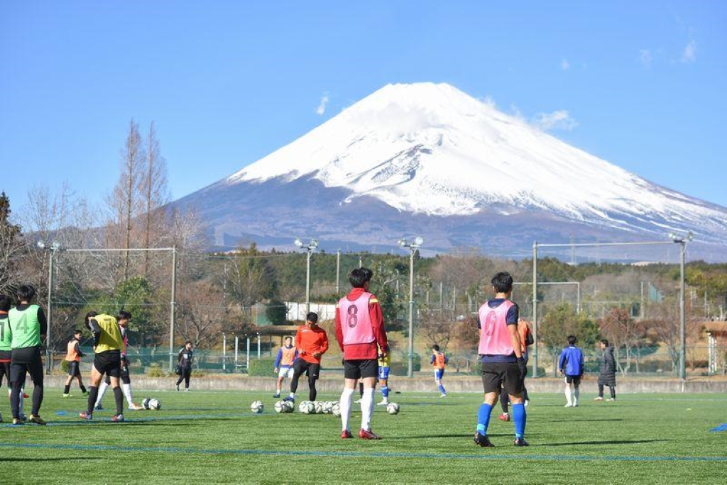 素晴らしすぎる絶景！山と調和する世界の美しいスタジアム3選（Qoly）｜ｄメニューニュース（NTTドコモ）