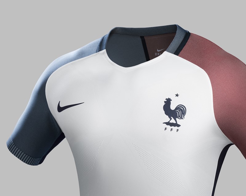 Nikeのミス フランス代表 Euro16の新ユニフォームがお蔵入りに