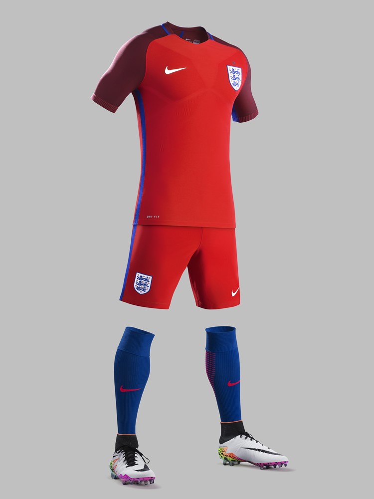 イングランド、EURO2016に向けた新ユニフォームを発表！