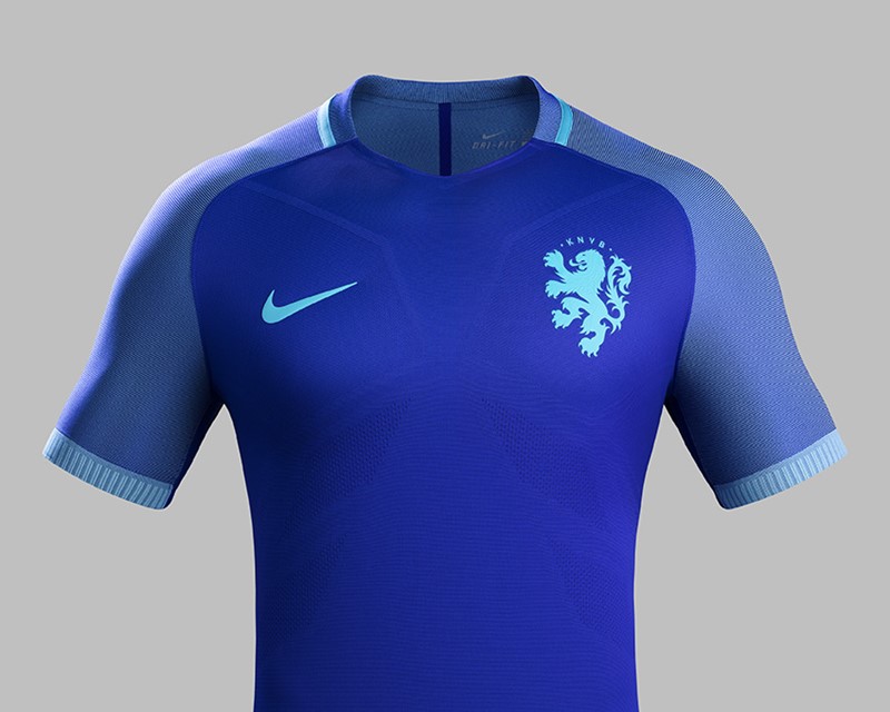 Euro出場を逃したオランダが新ユニフォームを発表 青が印象的なデザイン
