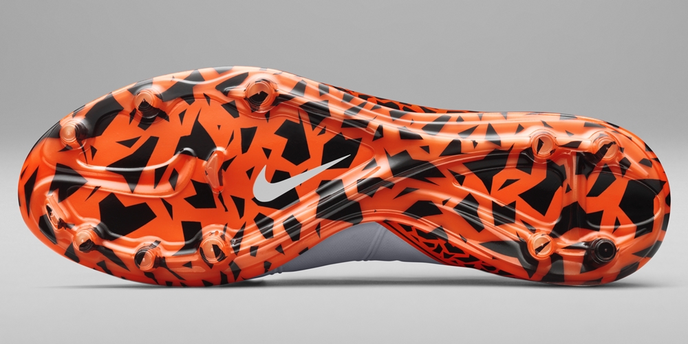 敵を欺く Nikeの新スパイク ハイパーヴェノム2 が登場