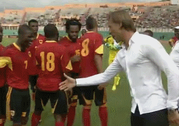 時が経っても コートジボワール監督とアンゴラ選手が示した サッカーの絆
