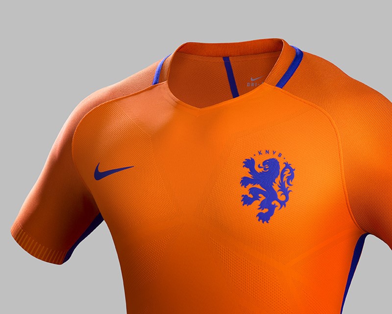 Euro出場を逃したオランダが新ユニフォームを発表 青が印象的なデザイン