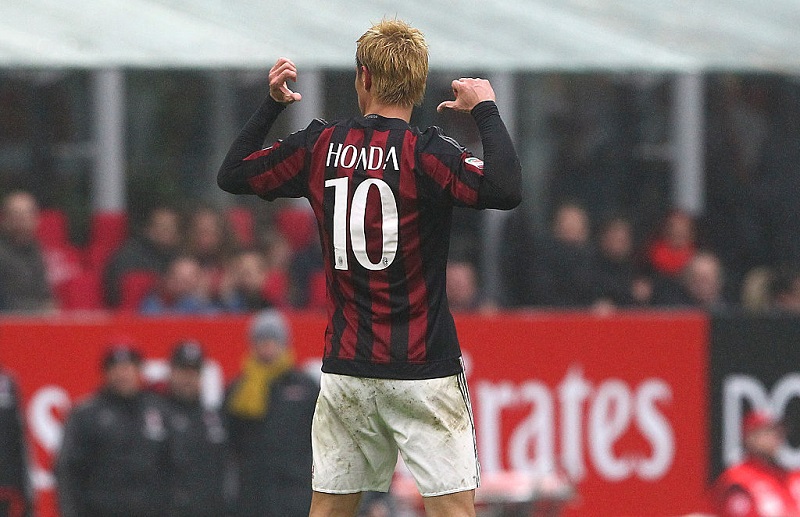 欧州のサッカークラブで背番号 10 をつける日本人選手たち